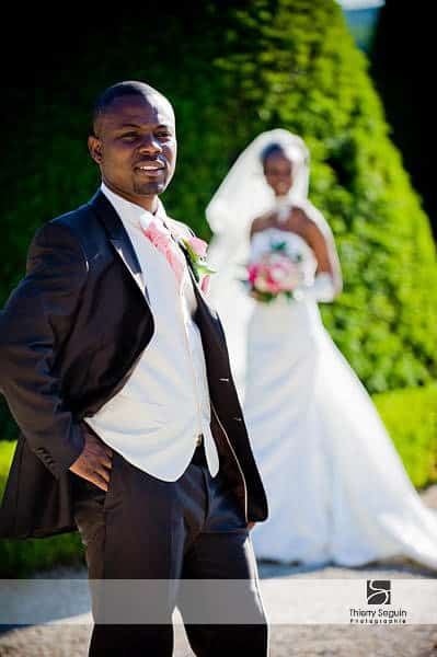 Mariage ethnique. Portrait de couple au parc du chateau de sceaux 2